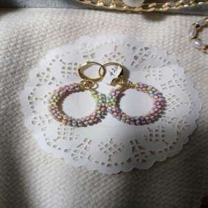 Aretes Color